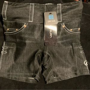 InkNBurn Women’s Black Denim 4” Shorts Size 4
